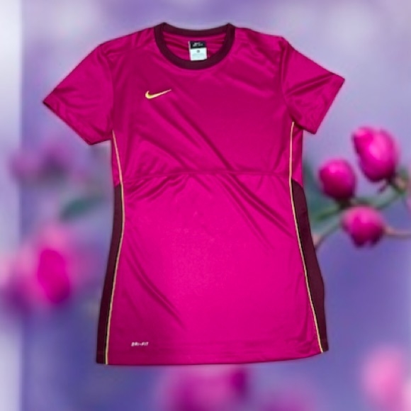 Nike dri-fit top - Picture 6 of 6